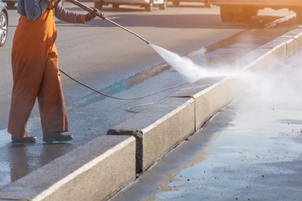 Cost of Commercial Concrete Cleaning in Overland Park