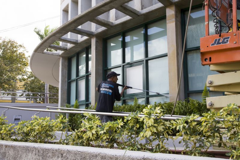 Commercial building cleaning